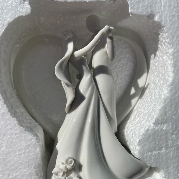 NWT ⭐️Heart Arch and Couple Cake Top💜So Beautiful 😍 and unique 🎂 ELEGANT 😘 - Picture 7 of 7